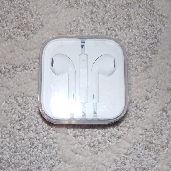 Apple Earbuds Genuine 3.5mm Plug Wired With Case New Sealed - Picture 4 of 4
